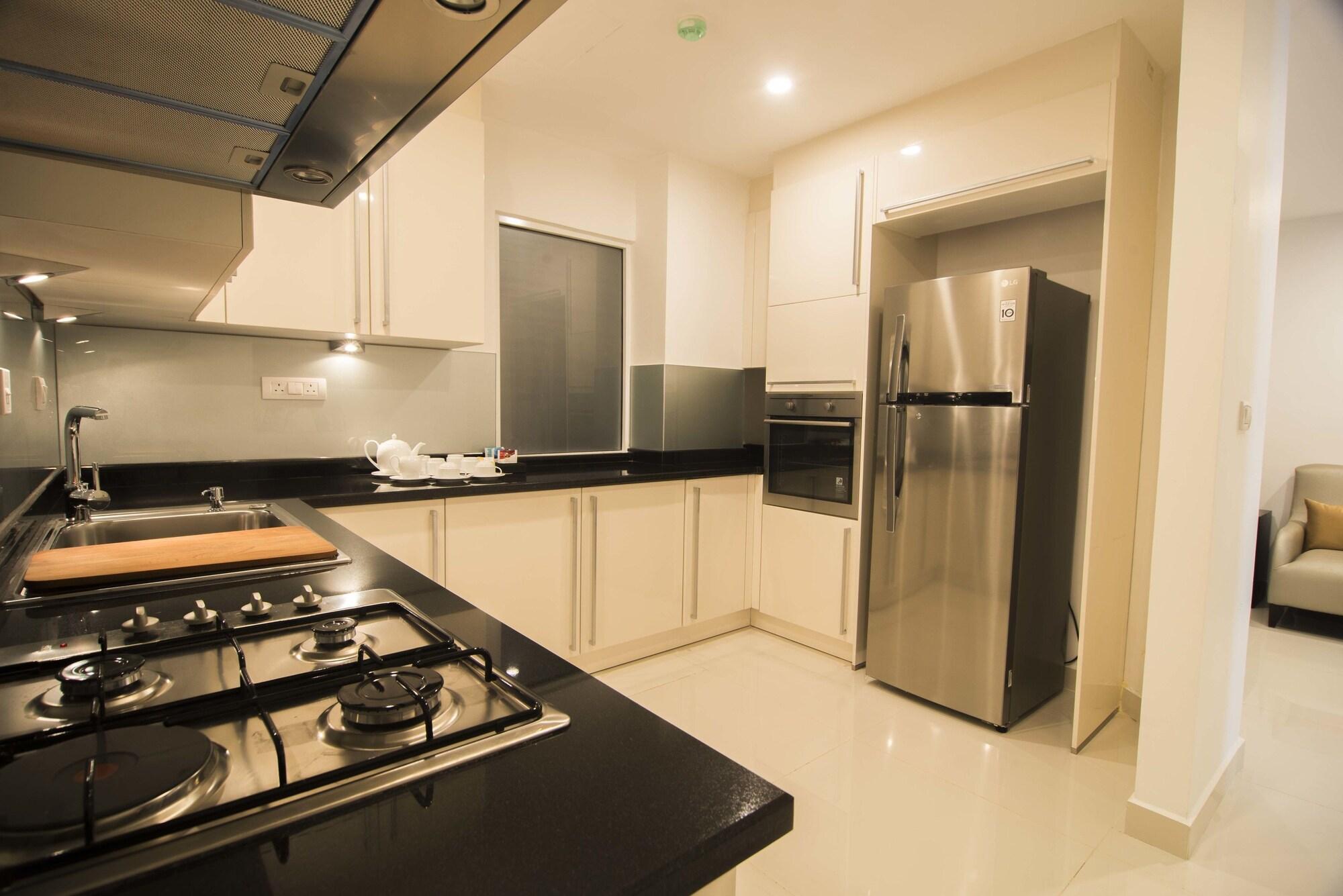 Platinum One Suites Коломбо Экстерьер фото