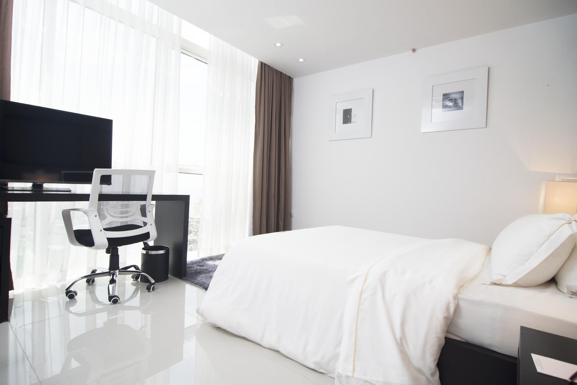Platinum One Suites Коломбо Экстерьер фото