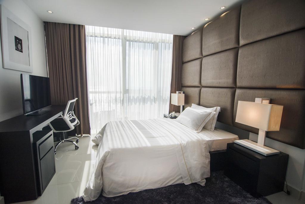 Platinum One Suites Коломбо Экстерьер фото