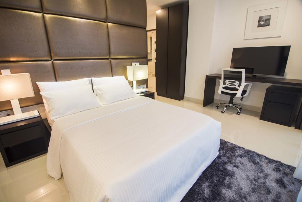 Platinum One Suites Коломбо Экстерьер фото