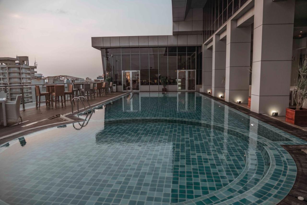Platinum One Suites Коломбо Экстерьер фото